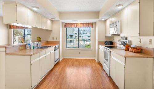 Saint Helena Island Casa | Escape to Oceanfront Bliss at 643 Newhaven, Golf Cart & Resort Access Included!