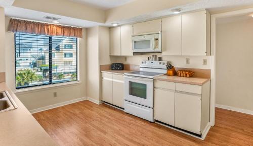 Saint Helena Island Casa | Escape to Oceanfront Bliss at 643 Newhaven, Golf Cart & Resort Access Included!