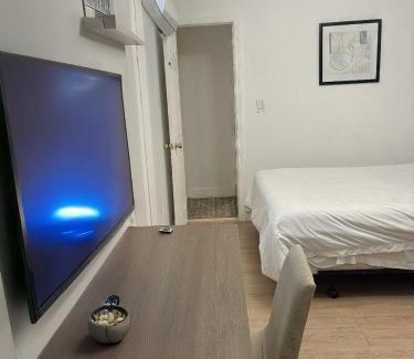 Hallandale Beach Casa | Escape to our Charming Beach Cottage,