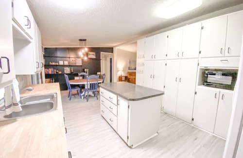 Rogersville Casa | Escape to our quiet river house on Bluewater Creek.