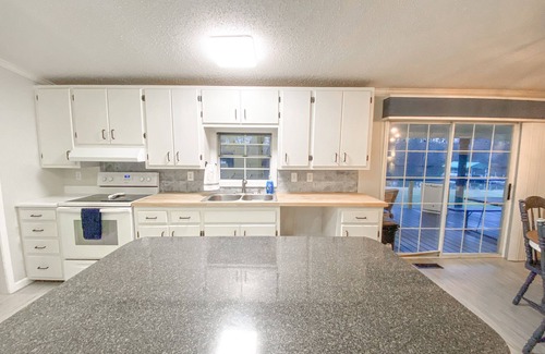 Rogersville Casa | Escape to our quiet river house on Bluewater Creek.
