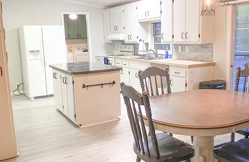 Rogersville Casa | Escape to our quiet river house on Bluewater Creek.