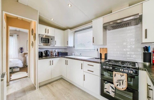 Pevensey Chalet De Esquí | Escape to Paradise at Pevensey Bay Holiday Park