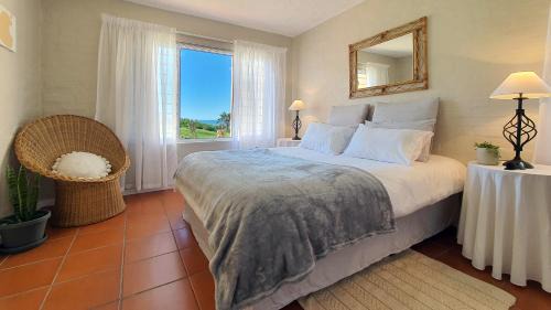 Aston Bay Apartamento | Escape to Paradise: Beachside Apartment