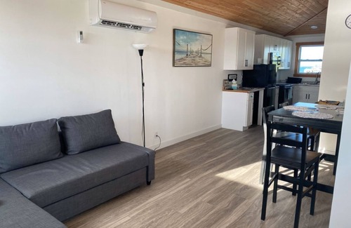 Green Turtle Cay Casa | Escape to Paradise: 1-Bedroom 1 bath 2 Boat Docks with Sunrise and sunset Views!