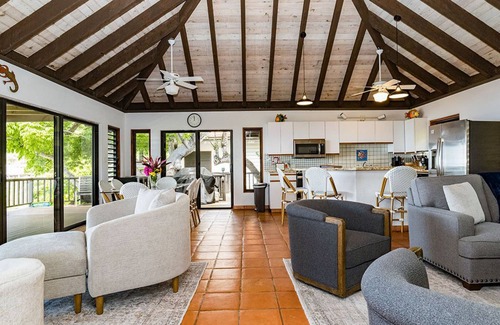 Spanish Town Villa | Villa de lujo de 4 dormitorios ubicada a 100 yardas sobre el mar Caribe