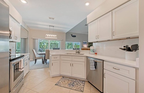 Naples Casa | Escape to Paradise: Luxurious 3 Bed/2 bath w/ Pool