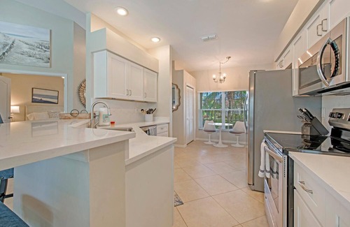 Naples Casa | Escape to Paradise: Luxurious 3 Bed/2 bath w/ Pool