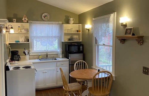 Blairsville Cabaña | Escape to Pet-Friendly Studio Cabin near Helen, Blue Ridge & Appalachian Trail