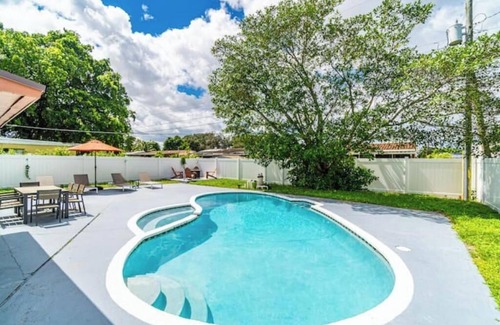 West Hollywood Casa | Escape to Private Poolside Bliss