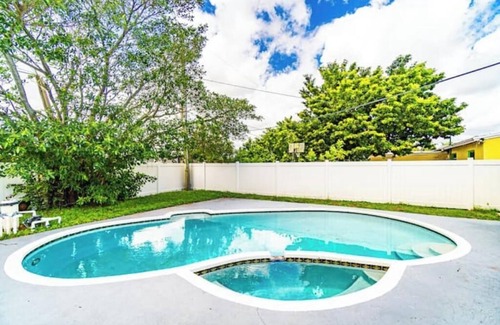 West Hollywood Casa | Escape to Private Poolside Bliss