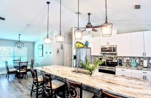 Vero Beach Casa | Escape to private retreat- salt pool, hot tub, tiki bar- just minutes from beach