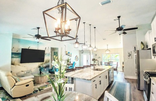 Vero Beach Casa | Escape to private retreat- salt pool, hot tub, tiki bar- just minutes from beach