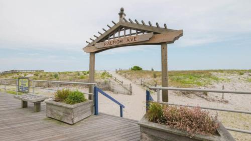 Atlantic City Casa | Escape to Raleigh Ave Glamour - Steps to the Beach