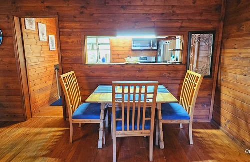 Northwood Cabina | Escape to Redwood Bliss at this Cozy Cabin near Monte Rio Beach!