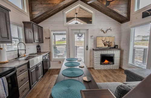 Fredericksburg Complejo | Escape to serene country living at Enchanted Haus in Fredericksburg, TX!