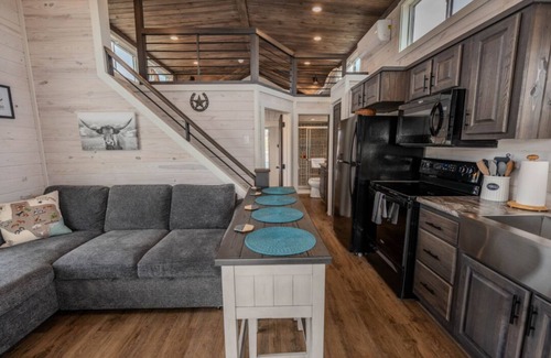Fredericksburg Complejo | Escape to serene country living at Enchanted Haus in Fredericksburg, TX!