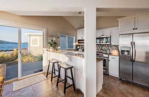 Langley Casa | Escape to Serenity: Charming Beach Cottage Retreat on Whidbey Island Awaits!