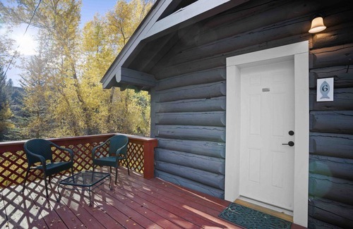 Almont Casa | Escape to Serenity: Pet-Friendly Mountain Haven by the Taylor River