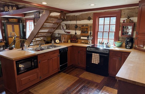 Tyrone Cabina | "Escape to Serenity: Spruce Creek Guest Cabin – Your Perfect VRBO Retreat!