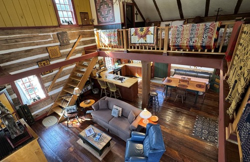 Tyrone Cabina | "Escape to Serenity: Spruce Creek Guest Cabin – Your Perfect VRBO Retreat!