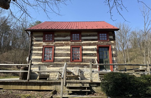 Tyrone Cabina | "Escape to Serenity: Spruce Creek Guest Cabin – Your Perfect VRBO Retreat!
