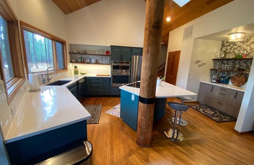 Black Butte Ranch Casa | Escape to the 15th Fairway Retreat