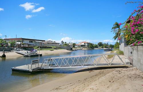 Broadbeach Waters Casa | Escape to the Coast