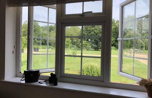 Worplesdon Cabaña | Escapar al país. Una casa rural aislada, bonita posición de jardín