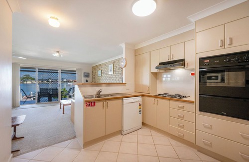 Yamba Apartamento | Escape to the enchanting Loch na Mara, a delightful holiday property situated along the canal