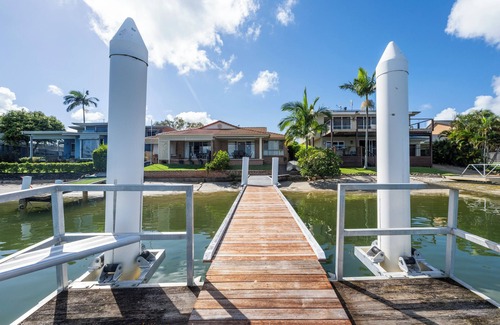 Yamba Apartamento | Escape to the enchanting Loch na Mara, a delightful holiday property situated along the canal
