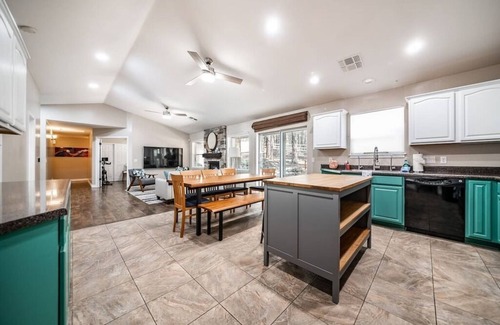 Flagstaff Casa | Escape to the forest at our Alpine Family Retreat( Small pet-friendly )