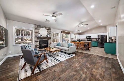 Flagstaff Casa | Escape to the forest at our Alpine Family Retreat( Small pet-friendly )