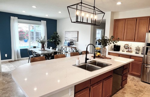 Temecula Casa | Escape to the Hacienda Haven, in Temecula Valley, just 10 minutes from wineries!