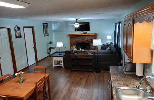 Wellington Casa | Escape to the lake 2 Bedroom Cabin, Boat Parking & Ample Outdoor and Deck Space.
