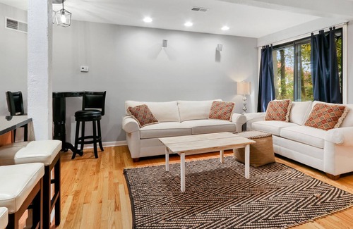 Fontana Condominio | Escape to the Lake- Updated Abbey Springs Condo w/ Golf Cart!