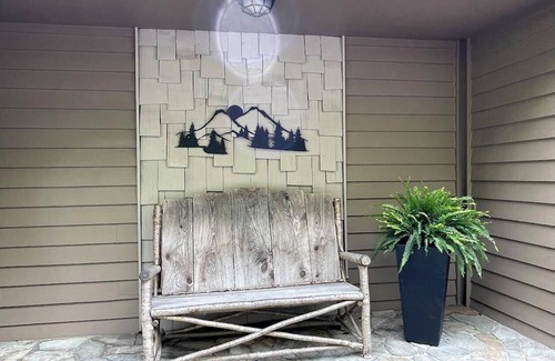 Boone Casa | Escape to the mountains, immerse in the beauty of the trees & peaks.