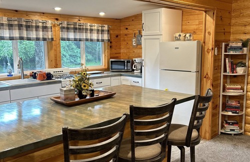 Winamac Cabina | Escape to The Riverside Hideaway - A Cozy Cabin With River Views!