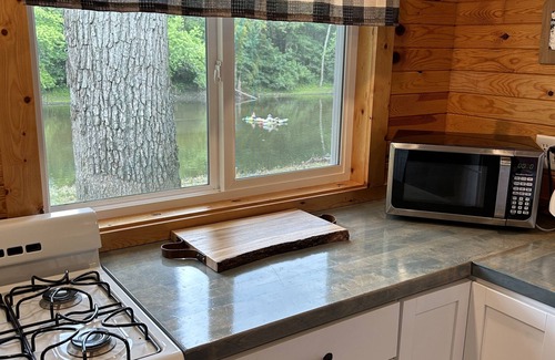 Winamac Cabina | Escape to The Riverside Hideaway - A Cozy Cabin With River Views!
