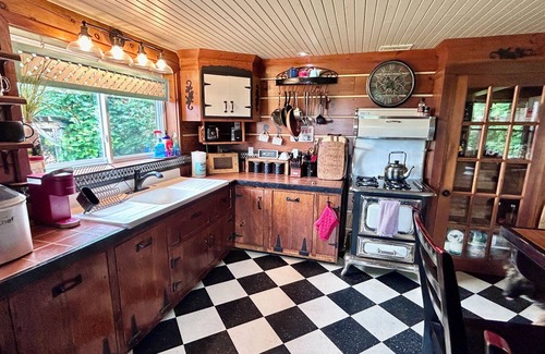 Greater Madawaska Cabina | Escape to the Woods in the Ottawa Valley Pet Friendly