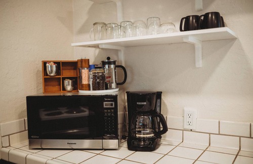 Phoenix Casa | Escape to this artsy 2-bedroom MCM Guesthouse in charming Phoenix, OR. Unwind in the luxurious spa soaking tub after exploring Southern Oregon. Features high-end design for a stylish, quiet retreat.