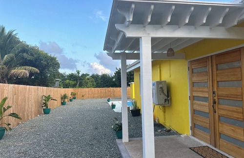 Hannah's Rest Apartamento | Escape to this modern home w/ a pool!