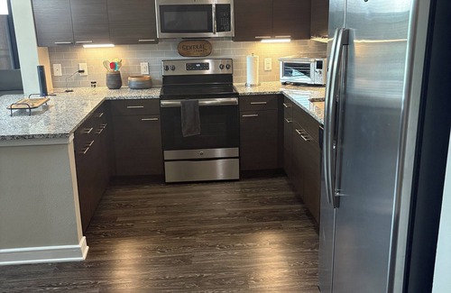 Las Colinas Apartamento | Escape to this modern,western-style home located steps away from the scenic lake