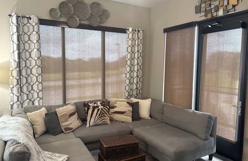 Las Colinas Apartamento | Escape to this modern,western-style home located steps away from the scenic lake