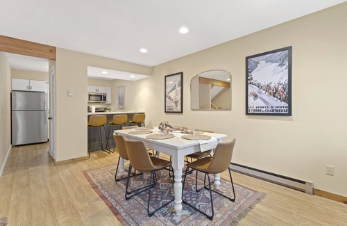 Stratton Mountain Condominio | Escape to This Mountain Retreat Near Hiking Trails, Pools, and Golf Courses
