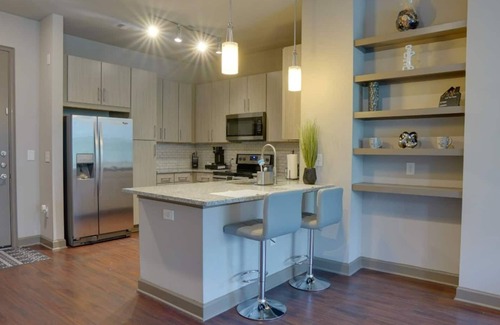 Loring Heights Apartamento | Escape to this stylish 2-bedroom unit, your perfect home away from home in Atlanta!