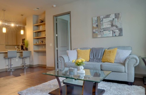 Loring Heights Apartamento | Escape to this stylish 2-bedroom unit, your perfect home away from home in Atlanta!