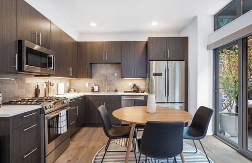 West Seattle Casa | Escape to this townhome, near Alki Beach