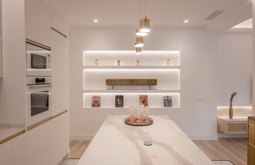 Ibiza Apartamento | Escápate al Encanto Urbano: Piso con Balcón y Espacios Modernos"