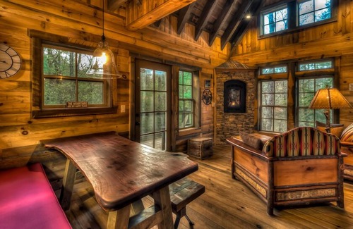 Cashes Valley Cabina | Escape to Water Dance - Riverfront Fire Pit | Hot Tub | Foosball